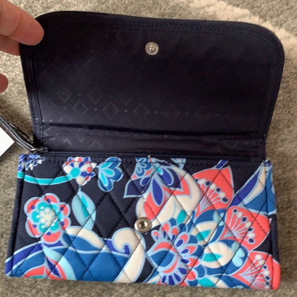 Vera Bradley Trimmed Wristlet - Lotus Flower NWT - Picture 4 of 9